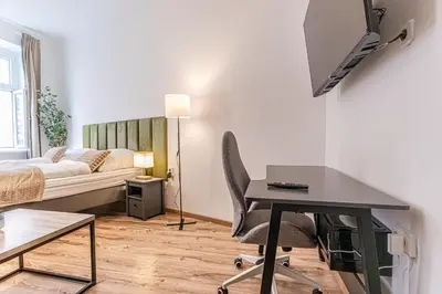 TV/Unterhaltungsangebot in der Unterkunft Stylish 1BR Apartment Near Schönbrunn & Westbahnhof Ideal for Longstays