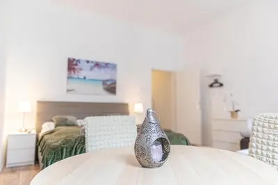 Ein Bett oder Betten in einem Zimmer der Unterkunft Comfy 2BR Apartment Very Central, 10 Min to Westbahnhof