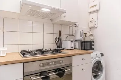 Küche/Küchenzeile in der Unterkunft Comfy 2BR Apartment Very Central, 10 Min to Westbahnhof
