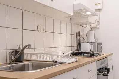 Küche/Küchenzeile in der Unterkunft Comfy 2BR Apartment Very Central, 10 Min to Westbahnhof