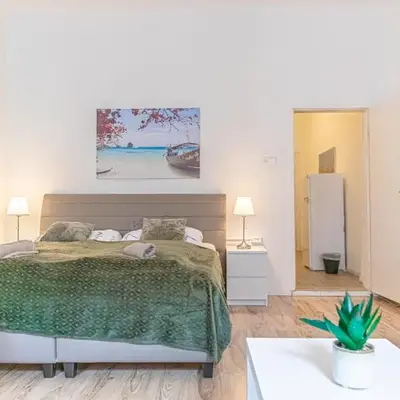 Comfy 2BR Apartment Very Central