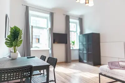TV/Unterhaltungsangebot in der Unterkunft Comfy 2BR Apartment Best For Long Stay