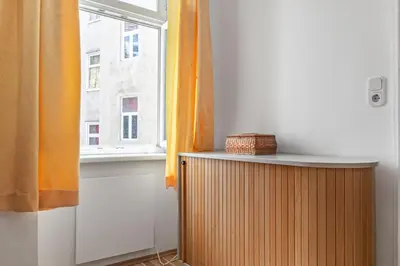 Grundriss der Unterkunft Amazing 1BR & 1LR Apartment Prime Location for Long Stay