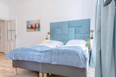 Ein Bett oder Betten in einem Zimmer der Unterkunft Comfy 1BR Apt in Great Location Ideal for Long Stay