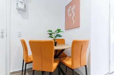 Grundriss der Unterkunft Comfy 1BR Apt in Great Location Ideal for Long Stay