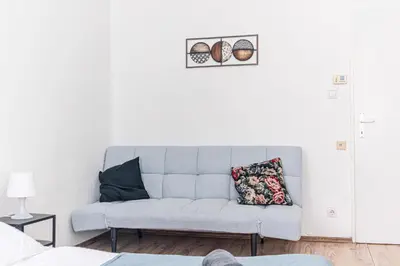 Ein Sitzbereich in der Unterkunft Comfy 2BR Apartment TV & WIFi Suitable for Long Stay