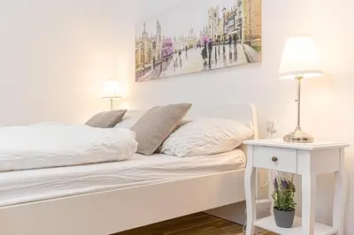 Ein Bett oder Betten in einem Zimmer der Unterkunft Elegant Urban 1BR Apartment Near Top Attractions
