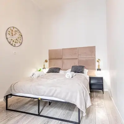 Lovely 2BR &1 LR Prime Location In Vienna