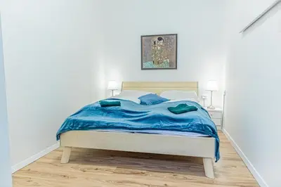 Ein Bett oder Betten in einem Zimmer der Unterkunft Sweet 2BR Apartment Perfect for Long Stays