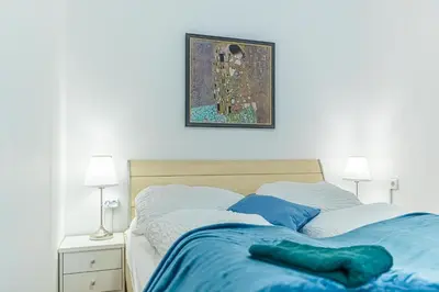 Ein Bett oder Betten in einem Zimmer der Unterkunft Sweet 2BR Apartment Perfect for Long Stays