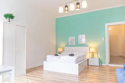 Ein Bett oder Betten in einem Zimmer der Unterkunft Affordable 1BR Apt Near Westbahnhof Station Ideal for Longstays