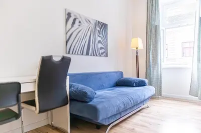 Ein Sitzbereich in der Unterkunft Affordable 1BR Apt Near Westbahnhof Station Ideal for Longstays