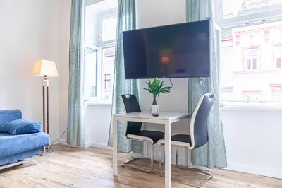 TV/Unterhaltungsangebot in der Unterkunft Affordable 1BR Apt Near Westbahnhof Station Ideal for Longstays