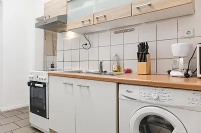 Küche/Küchenzeile in der Unterkunft Spacious 2BR Apt with Ideal Location For Long Stay
