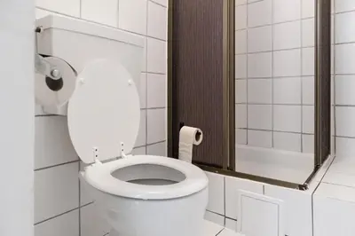 Ein Badezimmer in der Unterkunft Spacious 2BR Apt with Ideal Location For Long Stay