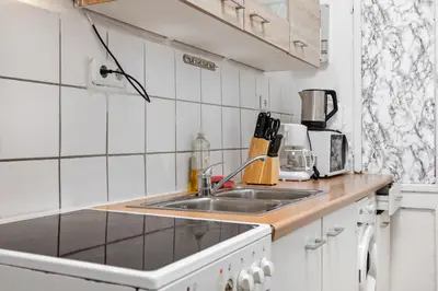 Küche/Küchenzeile in der Unterkunft Spacious 2BR Apt with Ideal Location For Long Stay