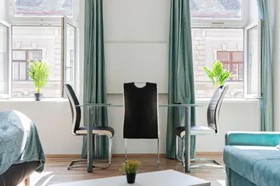 Ein Sitzbereich in der Unterkunft Beautiful 2BR Apartment With WIFI in a Prime Location