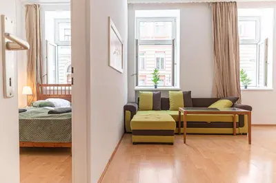 Ein Bett oder Betten in einem Zimmer der Unterkunft 3BR Apartment with Nice Location in Vienna For Long Stays