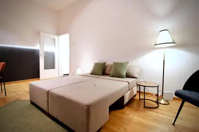 Ein Bett oder Betten in einem Zimmer der Unterkunft Stylish Home in Viennas Central 9th District