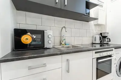 Küche/Küchenzeile in der Unterkunft Affordable & Comfortable 1BR Apartment Great for Long Stays
