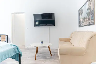 TV/Unterhaltungsangebot in der Unterkunft Comfy 3BR Apt For Long Stays & Budget Friendly