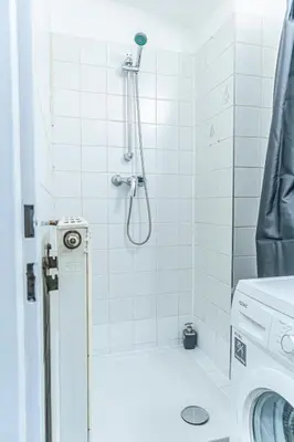 Ein Badezimmer in der Unterkunft Comfy 3BR Apt For Long Stays & Budget Friendly
