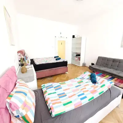 Comfortable Rooms in Wiener Stadthalle area G4