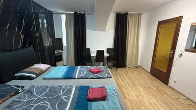 Ein Bett oder Betten in einem Zimmer der Unterkunft Lovely 1BR &1LR Apt with WiFi Near Amusement Park