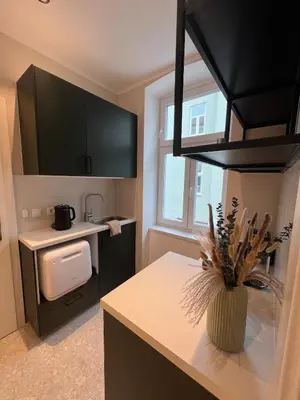 Küche/Küchenzeile in der Unterkunft Residence K - Authentic Charm & Modern Ease