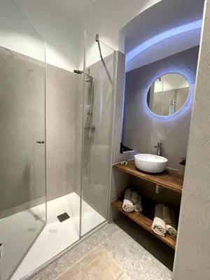 Ein Badezimmer in der Unterkunft Residence K - Spacious Altbau Apartment