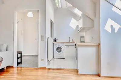 Ein Bett oder Betten in einem Zimmer der Unterkunft Bright Top-Floor Apartment near Naschmarkt