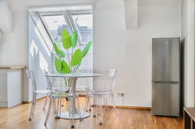 Küche/Küchenzeile in der Unterkunft Bright Top-Floor Apartment near Naschmarkt