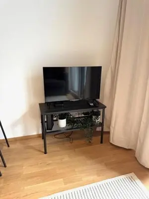 TV/Unterhaltungsangebot in der Unterkunft Central, Brand New Apartment with Private Own Garden