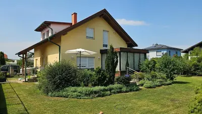 Ein Garten an der Unterkunft Apartmenthaus-Winkler Wiener-Neustadt-Umgebung