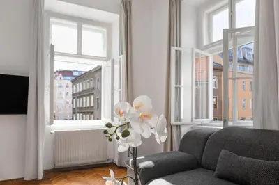 Ein Sitzbereich in der Unterkunft Comfortable 2BR Apartment Next to Rennweg