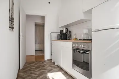 Küche/Küchenzeile in der Unterkunft Comfortable 2BR Apartment Next to Rennweg
