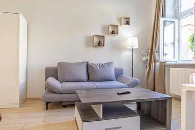 Grundriss der Unterkunft Cozy 1-Bedroom Apartment featuring Smart TV