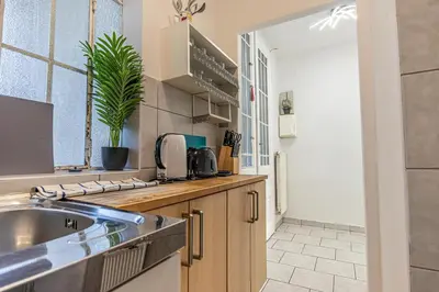 Grundriss der Unterkunft Cozy 1-Bedroom Apartment featuring Smart TV