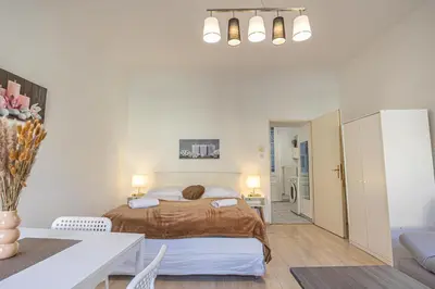 Grundriss der Unterkunft Cozy 1-Bedroom Apartment featuring Smart TV