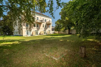 Ein Garten an der Unterkunft Modernes Airport-Apartment Bellavista mit Garten