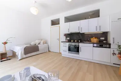 Küche/Küchenzeile in der Unterkunft Modernes Airport-Apartment Bellavista mit Garten