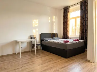 Ein Bett oder Betten in einem Zimmer der Unterkunft Comfortable 1BR & 1LR Apt Prime location of Vienna