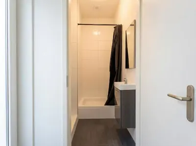Ein Badezimmer in der Unterkunft Comfortable 1BR & 1LR Apt Prime location of Vienna
