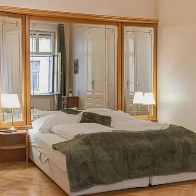 Spacious 4BR Apartment Very Central