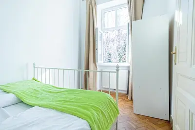 Grundriss der Unterkunft Only 10-Min to Center, Stylish 2BR Apt with WIFI, TV