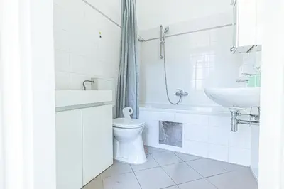 Grundriss der Unterkunft Only 10-Min to Center, Stylish 2BR Apt with WIFI, TV