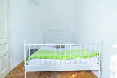 Grundriss der Unterkunft Only 10-Min to Center, Stylish 2BR Apt with WIFI, TV
