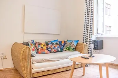 Grundriss der Unterkunft Super Central 1BR Stylish Apt, for Travellers