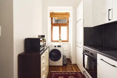 Küche/Küchenzeile in der Unterkunft Pristine 2BD Apartment in Central Vienna Walking Distance to 1 District