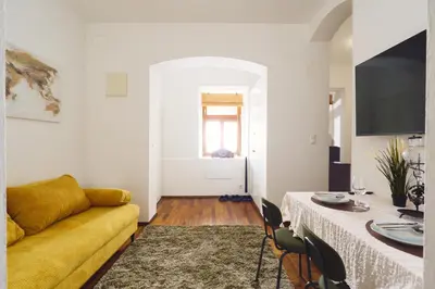 TV/Unterhaltungsangebot in der Unterkunft Pristine 2BD Apartment in Central Vienna Walking Distance to 1 District